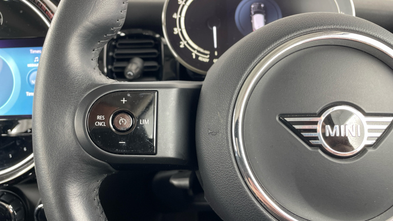 MINI Hatchback 1.5 Cooper Classic 3dr Auto Petrol Hatchback